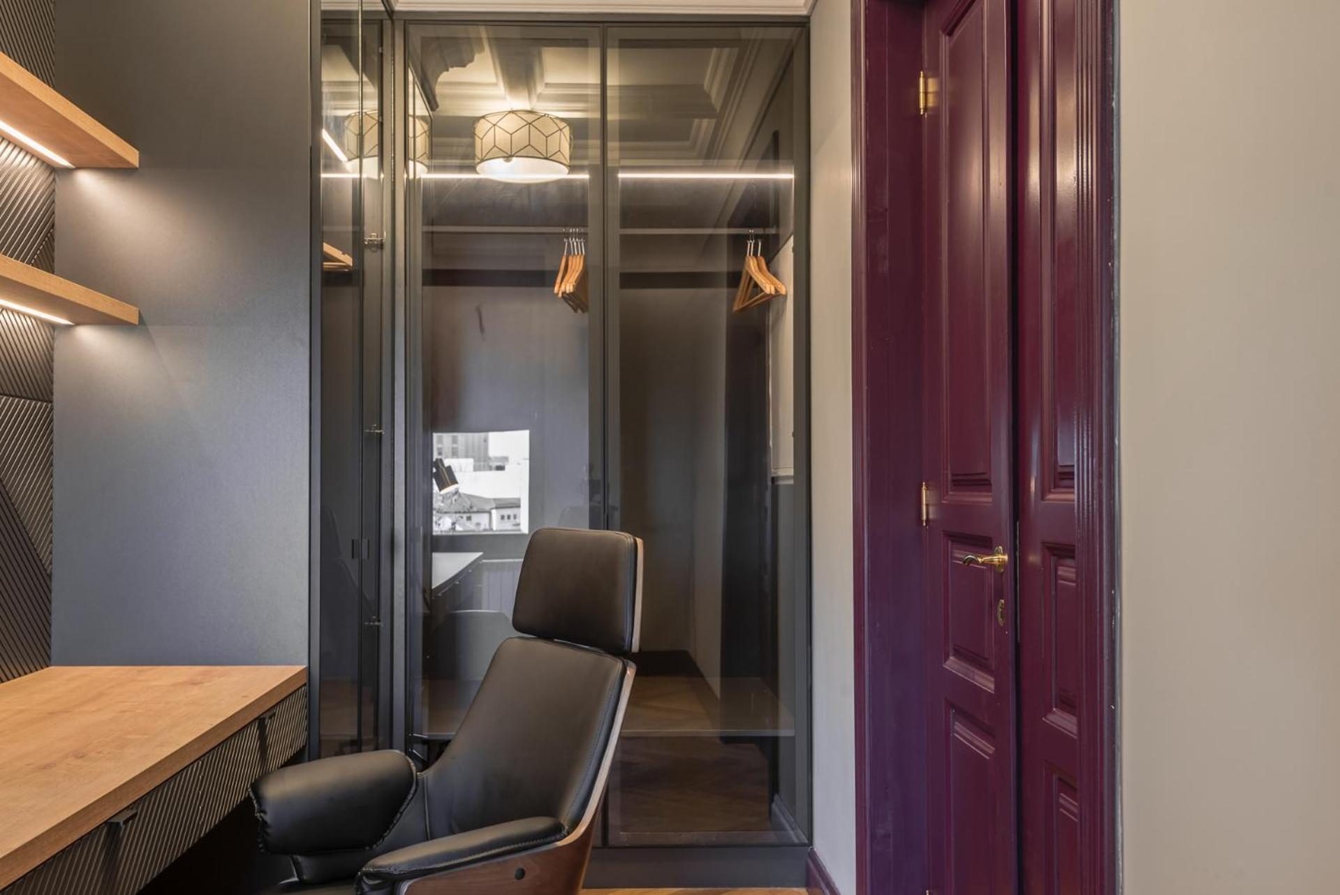 Highline Downtown Aparthotel Oldtown Unirii Square Bukares Bagian luar foto